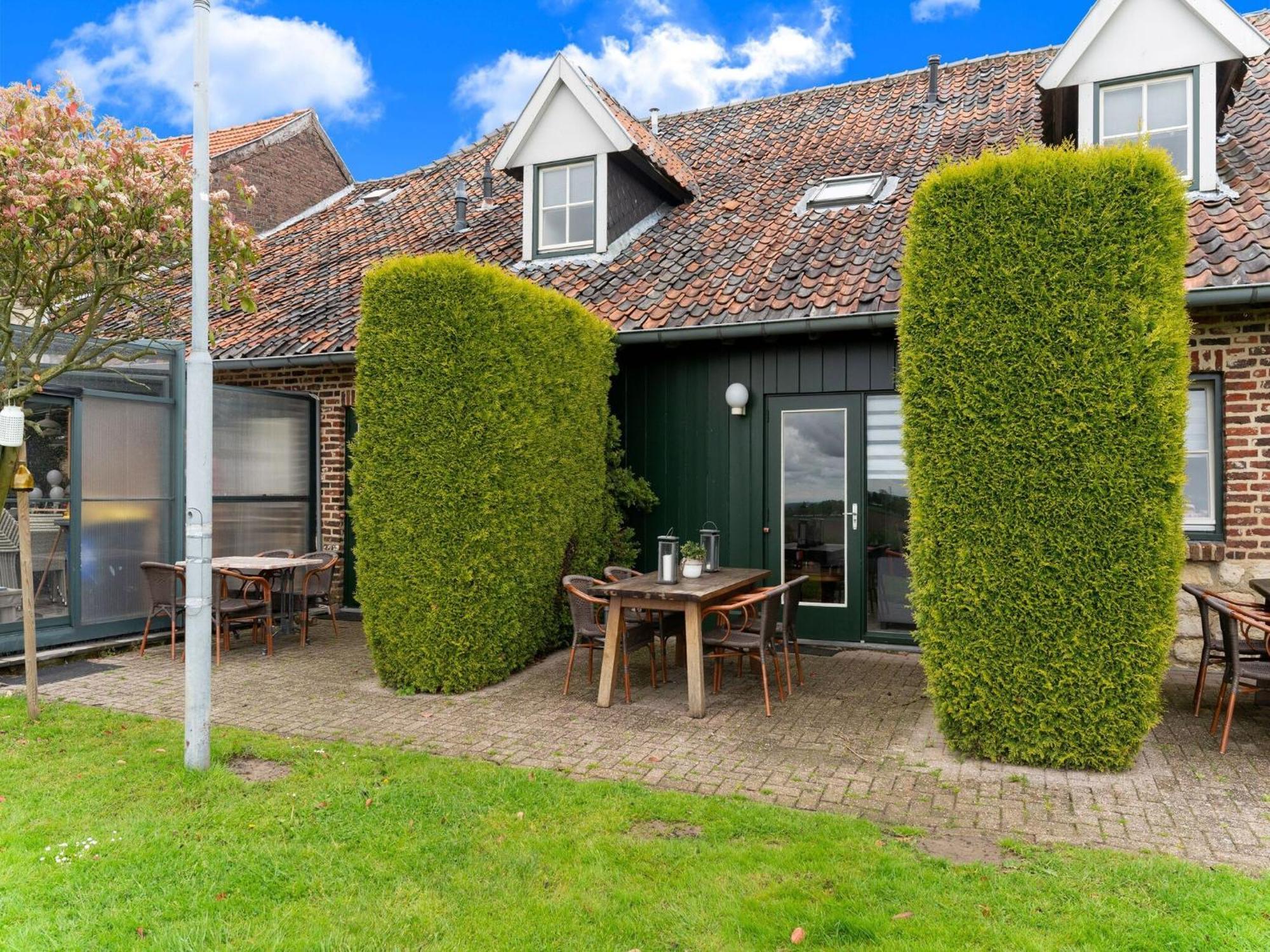 Holiday Homes In Ubachsberg With A Picturesque Garden Exterior foto